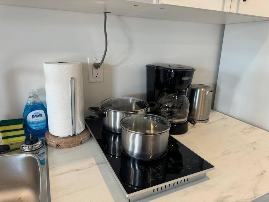 Cozy With Kitchenette - 8 * Edmonton