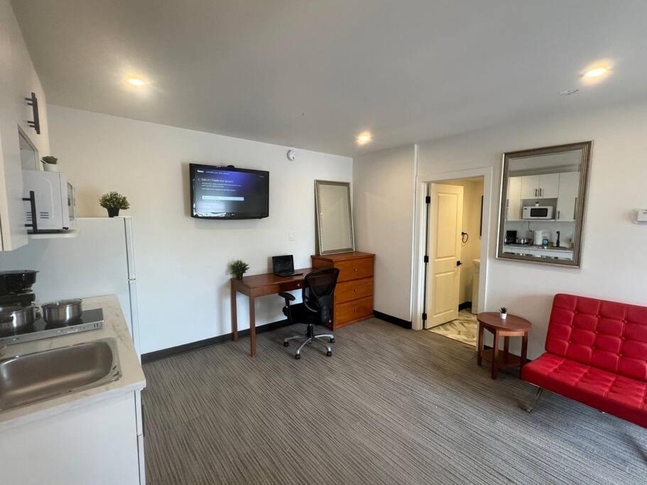 Cozy With Kitchenette - 8 Apartment *