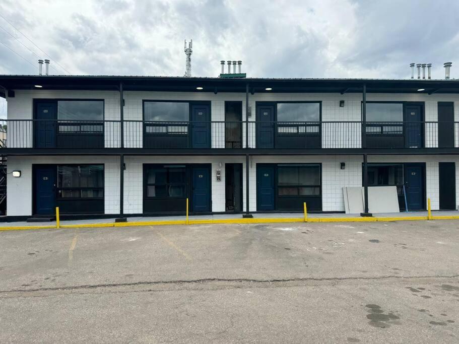 Cozy With Kitchenette - 8 * Edmonton